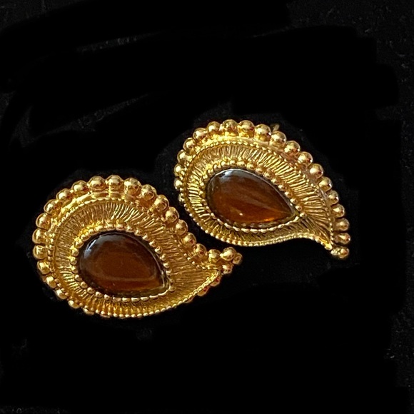 Gold Tone and Amber Colored  Acrylic Paisley Earrings - Picture 4 of 8